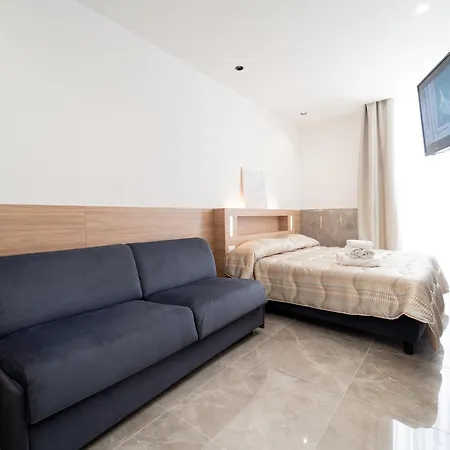 Le 4 Stagioni Dante H Centro, By Clapa Group 2* Naples