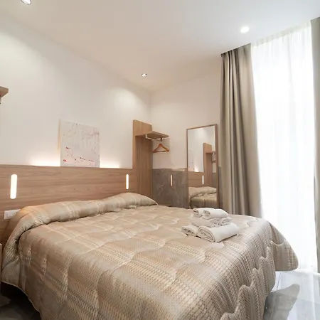 Gasthuis Le 4 Stagioni Dante H Centro, By Clapa Group