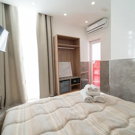 Le 4 Stagioni Dante H Centro, By Clapa Group Guest house 2*