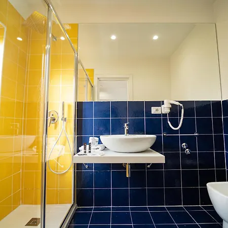 Le 4 Stagioni Dante H Centro, By Clapa Group Gasthuis Napels