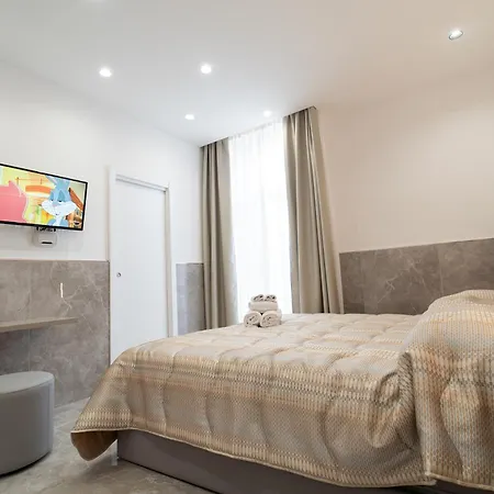 Le 4 Stagioni Dante H Centro, By Clapa Group Napels